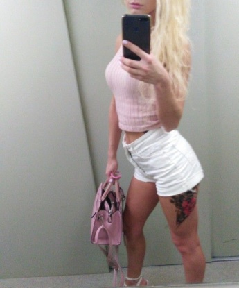 Экспрессивная красотка с неукротимой страстью приглашает в гости мужчину, готового к приключениям. Горячие объятия и сладкий нектар ждут тебя! 9428, 22 года